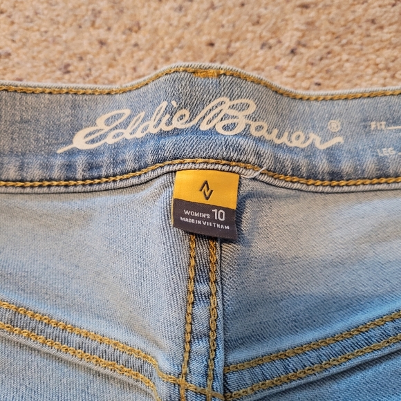 Eddie Bauer Voyager Curvey Bootcut Jeans - Picture 3 of 4